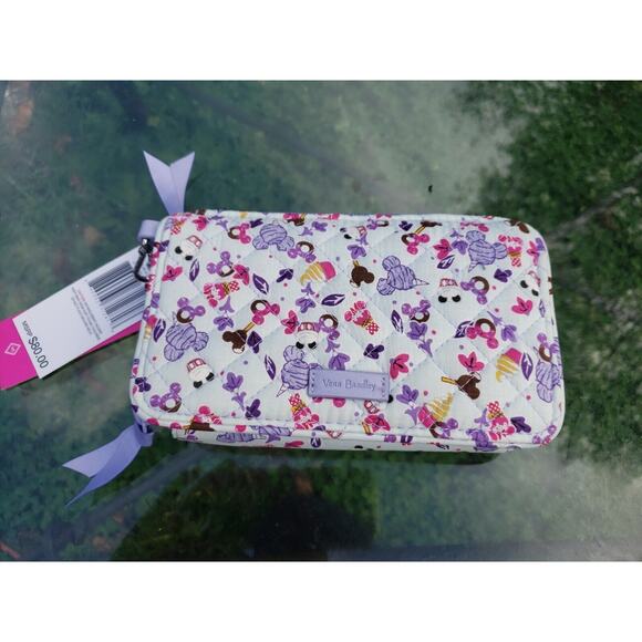 2020 Disney Vera Bradley RFID All In One Crossbody Sweet Treats - Picture 1 of 11